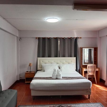 Beachfront Hotel Cha Am Cha-Am Dış mekan fotoğraf
