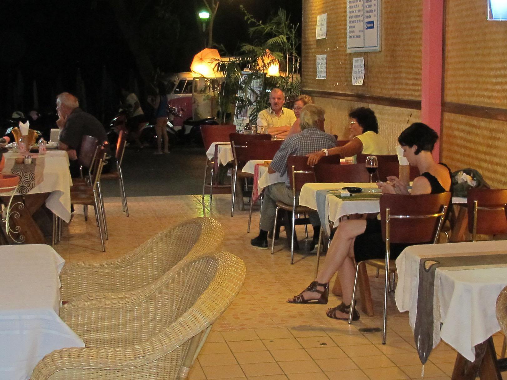 Beachfront Hotel Cha Am Cha-Am Dış mekan fotoğraf